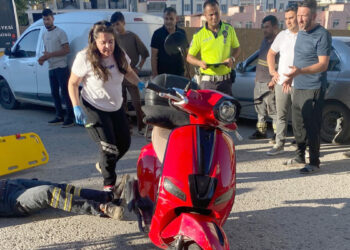 Hafif ticari araç ile motosiklet çarpıştı: 1 yaralı
