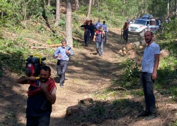 Tamir ettiği traktör hareket edince altınca kalıp, öldü