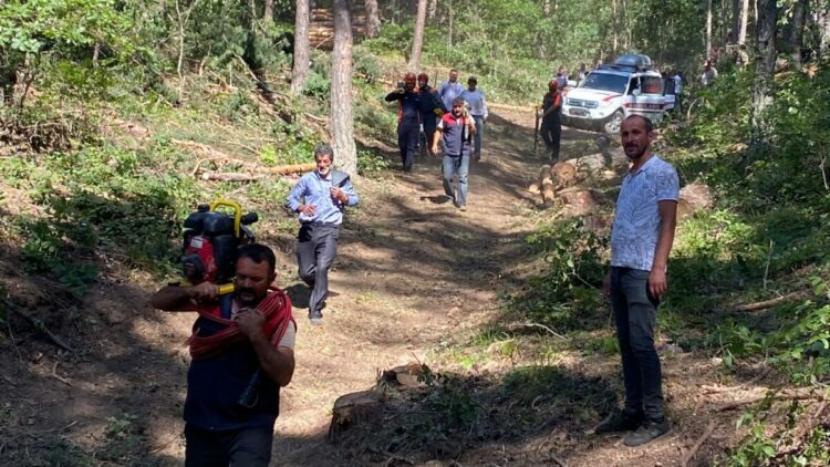 Tamir ettiği traktör hareket edince altınca kalıp, öldü