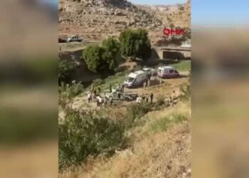 Şırnak'ta otomobil şarampole devrildi: 4 ağır yaralı
