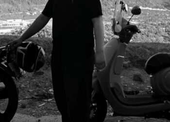 Motosiklet duvara çarptı, genç sürücü öldü