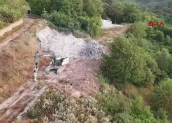 Grand Kartal Otel sahibine ait lüks otel inşaatındaki kaçak yapı yıkıldı