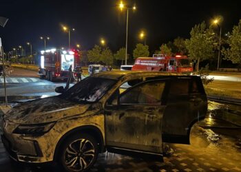 Kayseri’de şarj istasyonunda elektrikli otomobil alev aldı; o anlar kamerada
