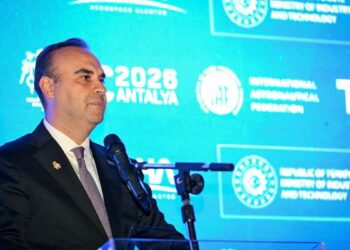 Bakan Kacır: Türkiye'de tasarlanan ve inşa edilen bir uzay aracıyla Ay'a ulaşmaya hazırlanıyoruz