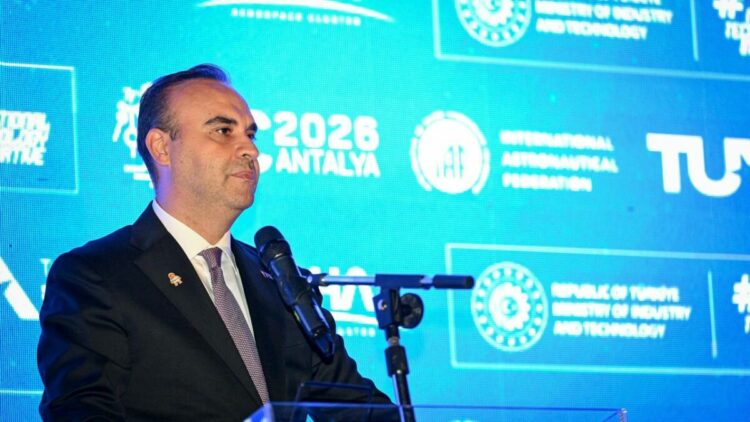 Bakan Kacır: Türkiye'de tasarlanan ve inşa edilen bir uzay aracıyla Ay'a ulaşmaya hazırlanıyoruz