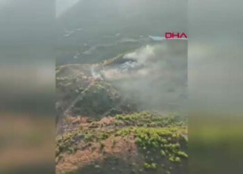 Antalya'daki yangınlardan 2'si söndürüldü, 1'i kontrol altında