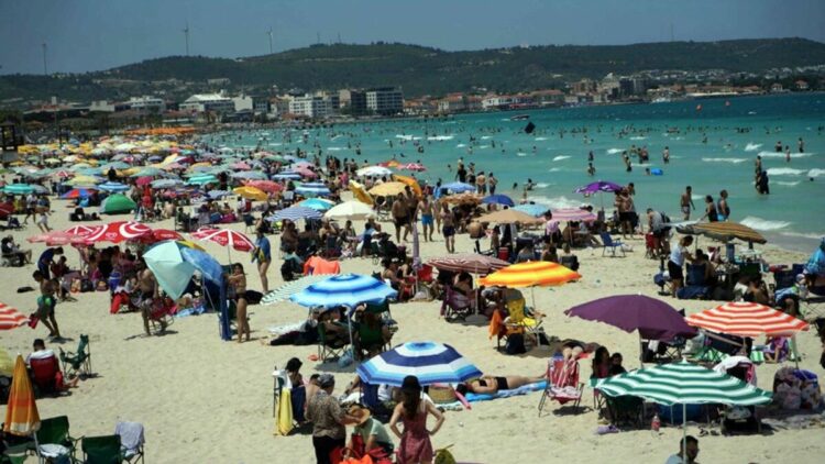 'Çeşme'de hafta sonu nüfus yarım milyona ulaşıyor'