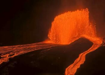 Hawaii'deki Kilauea Yanardağı yeniden lav püskürttü