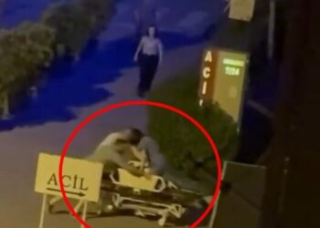 Doktorun sedye üstünde kalp masajı yaptığı yaya kurtarılamadı