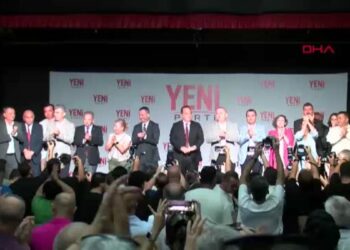 Manisa Büyükşehir Belediye Başkanı Dutlulu ile 14 ilçe belediye başkanı, Yeni Parti'ye katıldı