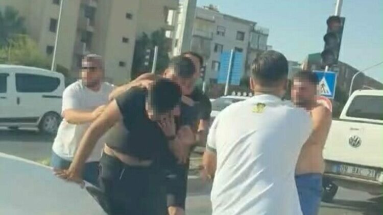 Kuşadası'nda trafikte kavga: 2 gözaltı