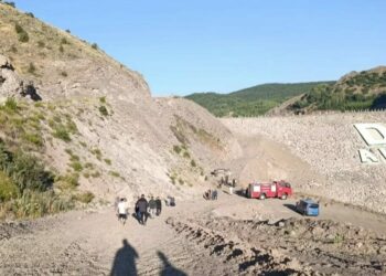 Otomobil dere yatağına yuvarlandı; 3 ölü, 3 yaralı