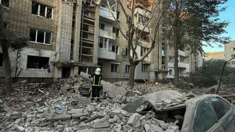 Rusya'nın Ukrayna'ya yönelik saldırılarında 8 kişi hayatını kaybetti, onlarca kişi yaralandı