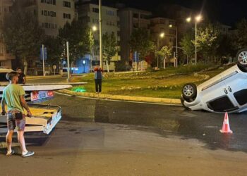 Takla atan aracındaki yaralıyı bırakıp kaçtı