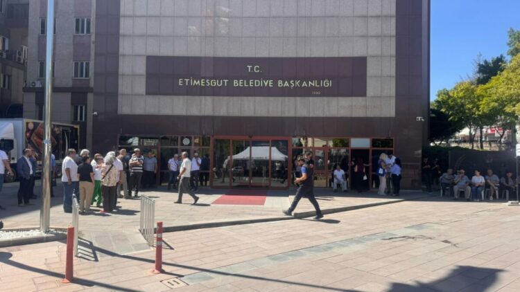 Etimesgut Belediyesi'ne operasyon: Başkan Beşikçioğlu dahil 55 şüpheli gözaltında
