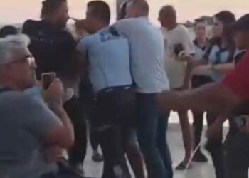 Zabıta memurunu darbeden dilenci 2 kadın tutuklandı