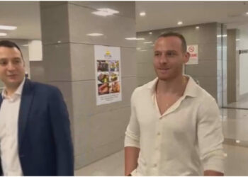 Ahbap Derneği soruşturmasında oyuncu Kerem Bürsin ifade vermek için adliyeye geldi-1
