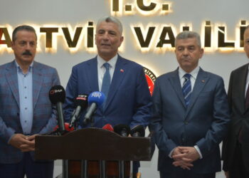 Bakan Bolat: Sarp Gümrük Kapısı'ndan geçişler her geçen gün artmakta