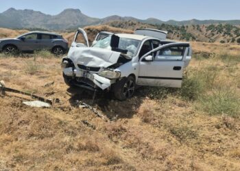 Bingöl'de otomobiller kafa kafaya çarpıştı: 1'i ağır, 10 yaralı