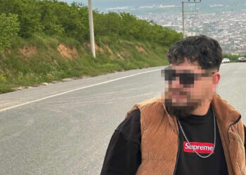 Zabıta memuru, husumetlisini silahla yaraladı