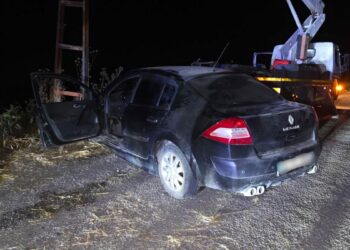 Elektrik direğine çarpan otomobilin alkollü sürücüsü ağır yaralandı