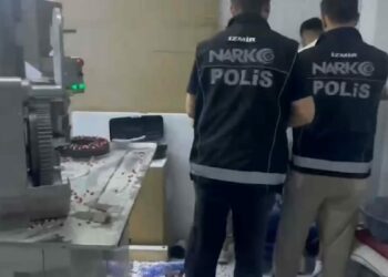 İzmir'de uyuşturucu imalathanesine dönüştürülen depoya operasyon