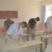 Meslek lisesi öğrencileri, ilçedeki okullarda deforme olan 2 bin 500 sırayı yeniledi