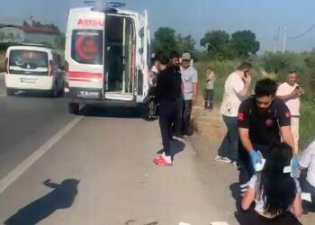 Gemlik'te işçi servis minibüsüyle otomobil çarpıştı; 15 yaralı