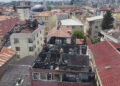 Pendik’te 5 katlı binanın çatısında yangın -2 / Havadan görüntü