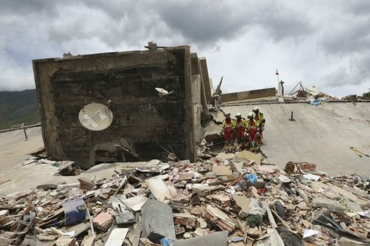 Venezuela'daki depremlerde hayatını kaybedenlerin sayısı 2 bin 295'e yükseldi