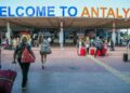 Antalya'ya 6 ayda hava yoluyla 5 milyon 574 bin 375 turist geldi