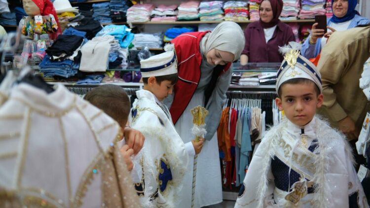 Vakıflar Genel Müdürlüğü'nün geleneksel sünnet şölenleri başladı