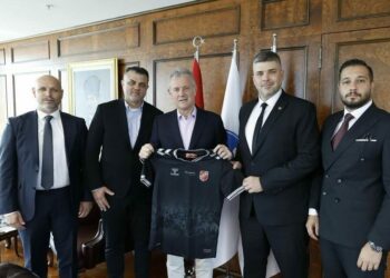 Karşıyaka futbolda yoğun mesaide