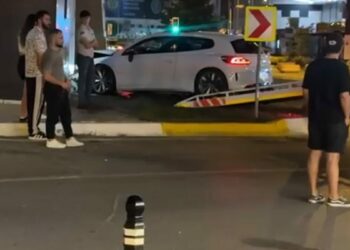 Beylikdüzü'nde uğradığı silahlı saldırının ardından hastaneye giderken kaza yaptı, hayatını kaybetti