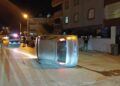 Park halindeki araca çarpıp devrilen otomobilin sürücüsü kaza yerinden kaçtı