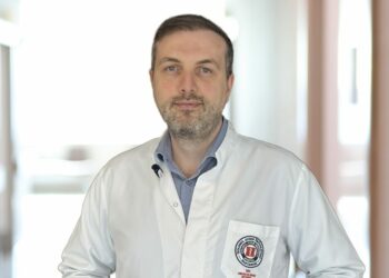 ‘Yaz tatili göz lazer operasyonu için engel değil’