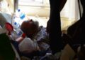 Ev sahibinin biriktirdiği çöpler nedeniyle mahsur kalıp yardım istediği daireden 7 ton çöp çıktı