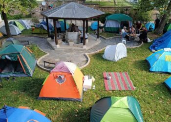 Edirne’de otellerde yer bulamayan güreşseverler, çadırlarda konaklıyor