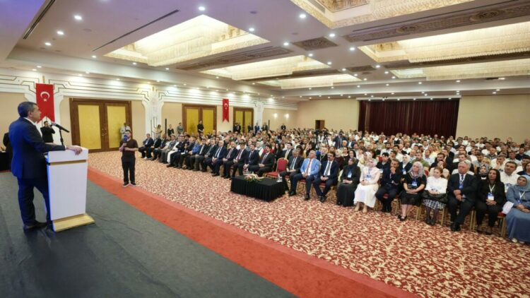 Bakan Tekin yurt dışında görevlendirilecek öğretmenlerle bir araya geldi