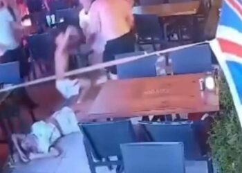 Marmaris'te restoranda İngiliz çiftin kavgası kamerada