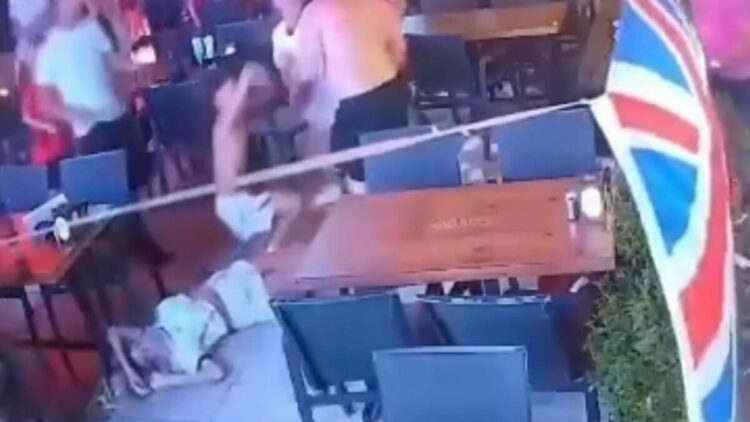 Marmaris'te restoranda İngiliz çiftin kavgası kamerada