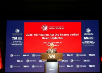 Bakan Bolat: Tarihimizde ilk defa yıllıklandırılmış olarak mal ve hizmet ihracatı toplamı 400 milyar doları aşmış durumda / Geniş haber