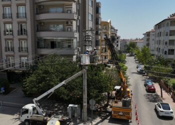 Toroslar EDAŞ, Gaziantep'te sıcak havaya karşı şebekeleri güçlendiriyor