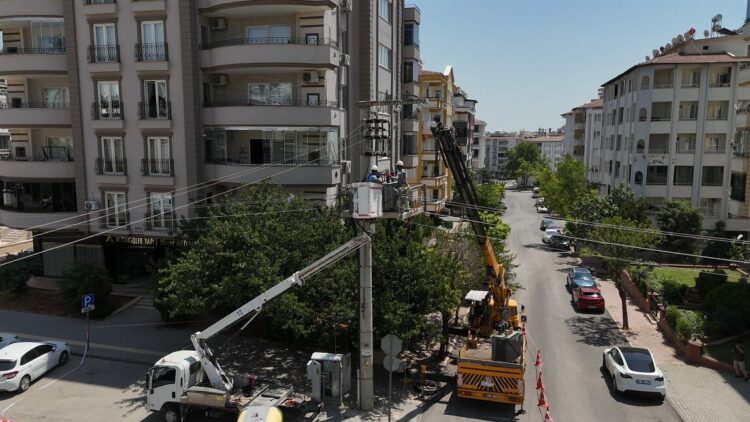 Toroslar EDAŞ, Gaziantep'te sıcak havaya karşı şebekeleri güçlendiriyor
