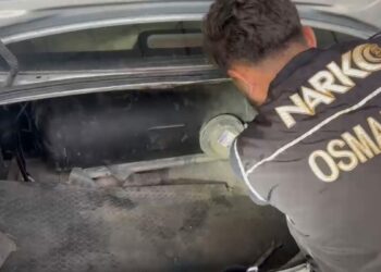 Çekici üzerinde taşınan otomobilin LPG tankından 8,8 kilo esrar çıktı
