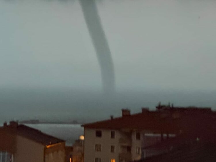 Ereğli’de denizde hortum oluştu