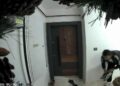 Başakşehir’de apartmandaki ayakkabı hırsızlığı kamerada