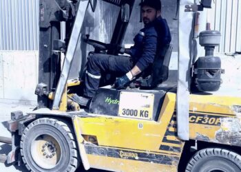 Şarampole yuvarlanan forkliftin altında kalan işçi hayatını kaybetti