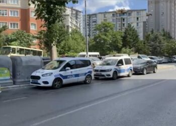 Beylikdüzü'nde sakinleştirmeye çalıştığı oğlu çıkan arbedede öldü; gözaltına alındı