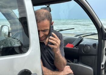 Samsun'da denize giren 2 kişi, boğulma tehlikesi geçirdi